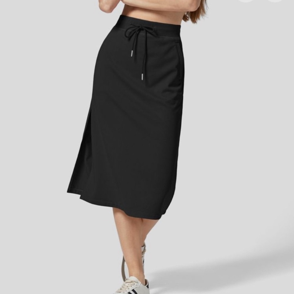 Chic Black Midi Skirt - Picture 5 of 7